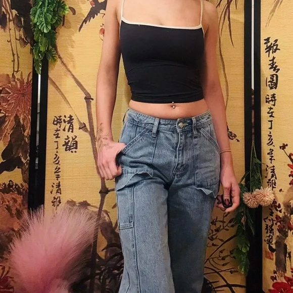 Princess Polly Women’s Low Rise Cargo Side Pocket Straight Jeans​ - Picture 3 of 12